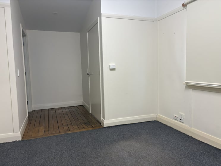 Click to view all images 5 Hill Street Bega NSW 2550 - Image 3