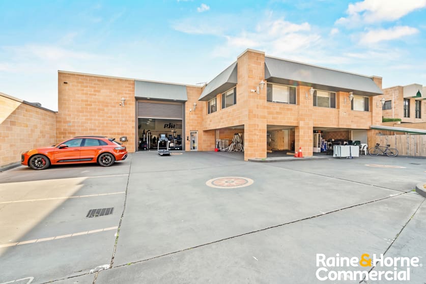 Click to view all images 22 Garema Circuit Kingsgrove NSW 2208 - Image 1