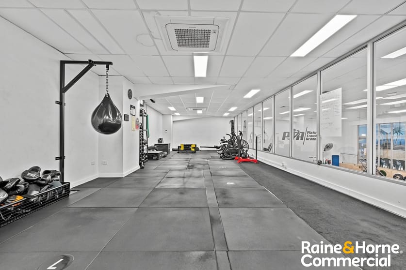 Click to view all images 22 Garema Circuit Kingsgrove NSW 2208 - Image 3