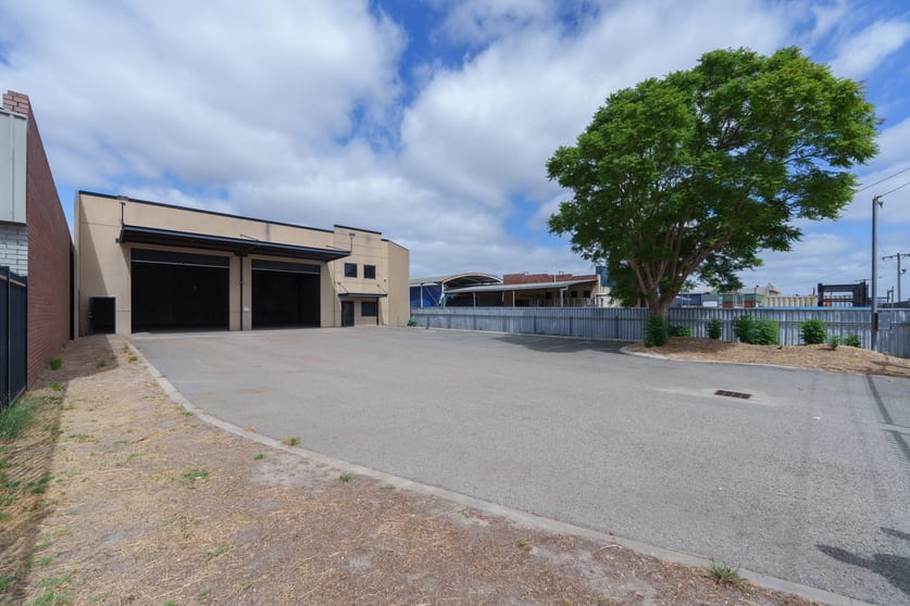 Click to view all images 5 Wildon Street Bellevue WA 6056 - Image 2