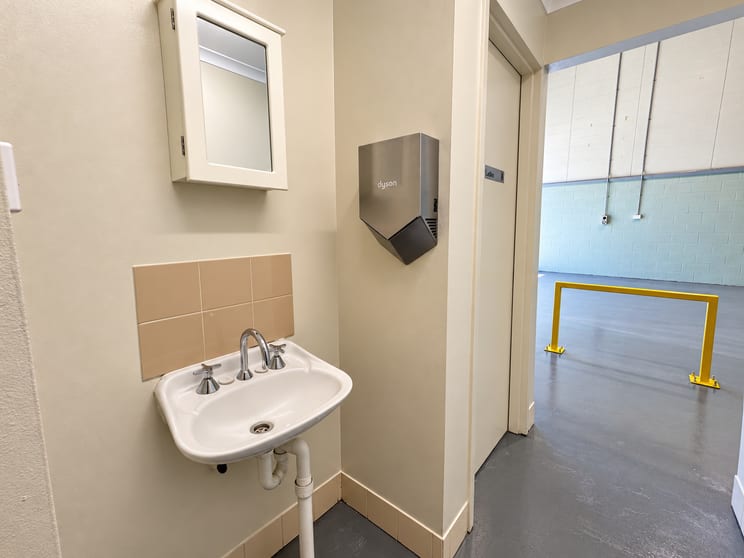 Click to view all images Unit 29A/1-3 Endeavour Road Caringbah NSW 2229 - Image 3