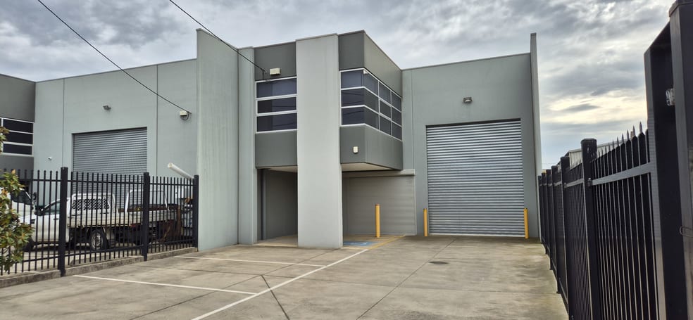 Click to view all images 71 Imperial Avenue Sunshine North VIC 3020 - Image 2