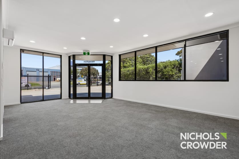 Click to view all images 17 Brett Drive Carrum Downs VIC 3201 - Image 2