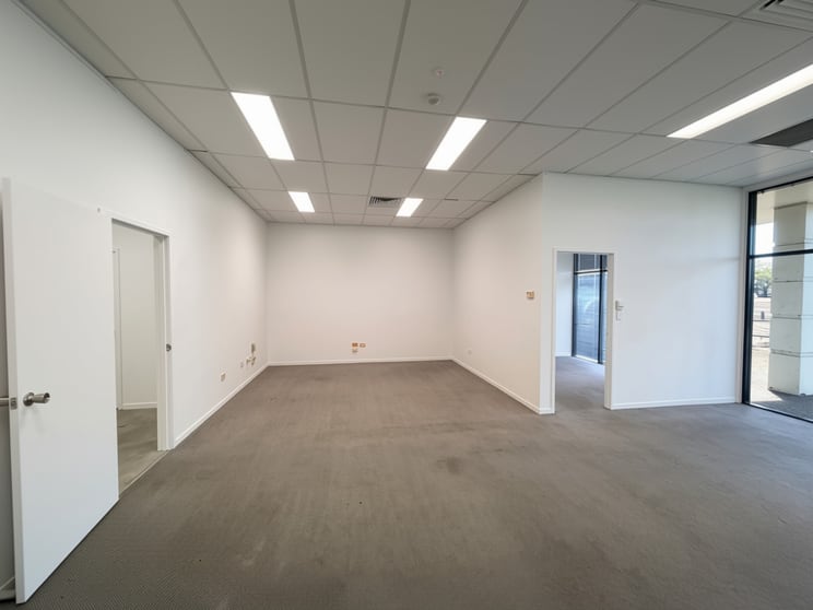 Click to view all images Level Unit/1a/264 Woolcock Street Currajong QLD 4812 - Image 2