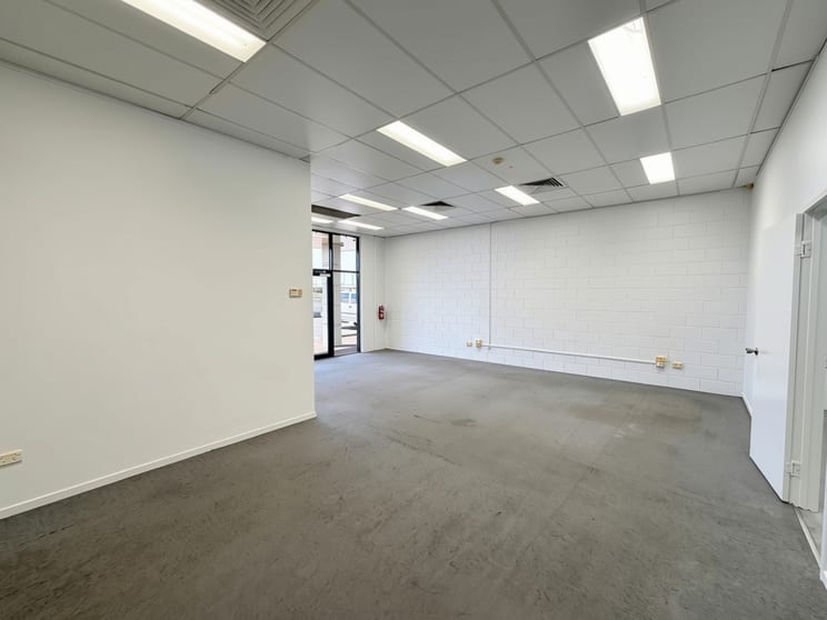 Click to view all images Level Unit/1a/264 Woolcock Street Currajong QLD 4812 - Image 3