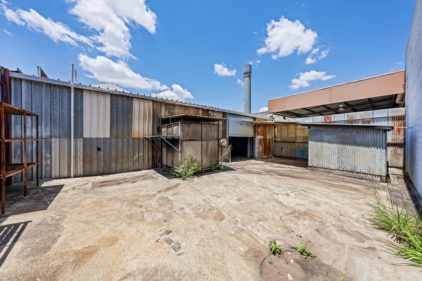 Click to view all images 27 Hampton Street East Brisbane QLD 4169 - Image 3