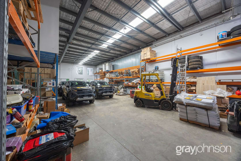 Click to view all images 21-25 Redland Drive Mitcham VIC 3132 - Image 2