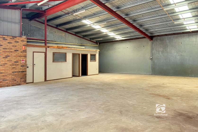 Click to view all images 4/77 Macleod Street Bairnsdale VIC 3875 - Image 3