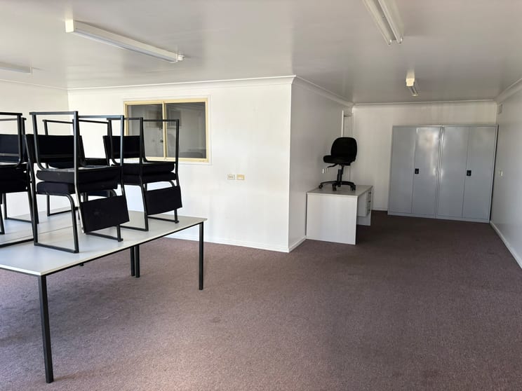 Click to view all images 11/17-19 Elsham Avenue Orange NSW 2800 - Image 3