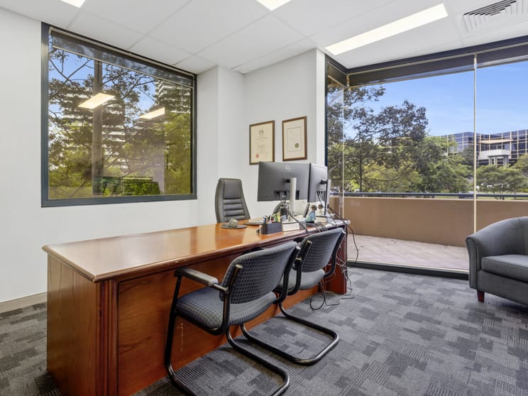 Click to view all images 1.06/29-31 Solent Circuit Norwest NSW 2153 - Image 2