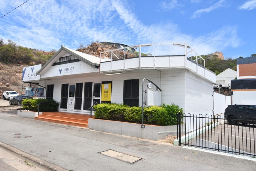 Click to view all images 2/321 Sturt Street Townsville City QLD 4810 - Image 1