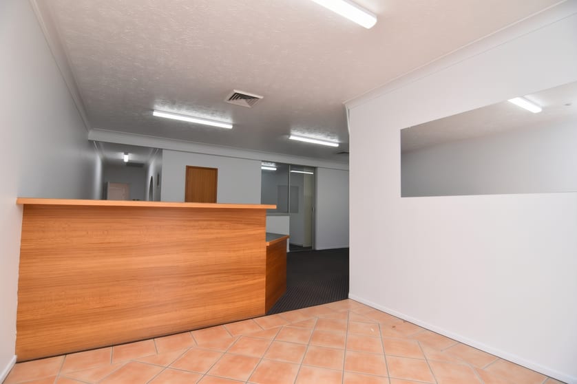 Click to view all images 2/321 Sturt Street Townsville City QLD 4810 - Image 3