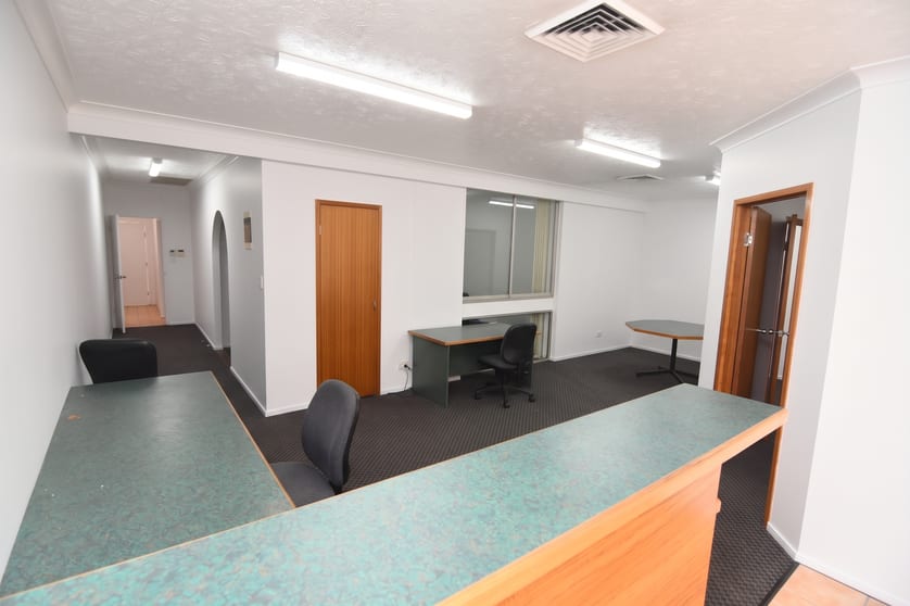 Click to view all images 2/321 Sturt Street Townsville City QLD 4810 - Image 4
