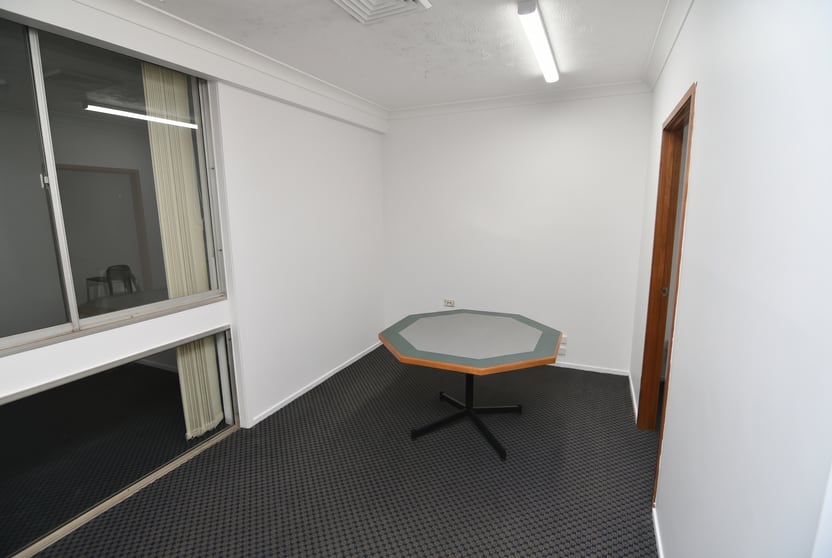 Click to view all images 2/321 Sturt Street Townsville City QLD 4810 - Image 5