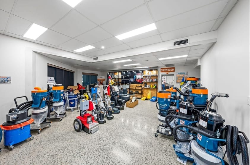 Click to view all images 1/40 Rivergate Place Murarrie QLD 4172 - Image 3