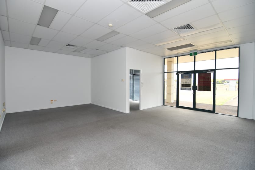 Click to view all images 1A/264 Woolcock Street Currajong QLD 4812 - Image 2