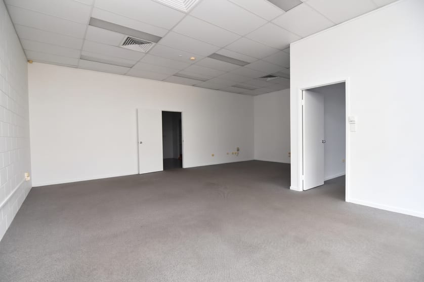 Click to view all images 1A/264 Woolcock Street Currajong QLD 4812 - Image 4