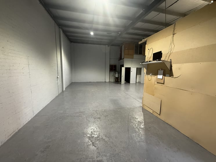 Click to view all images 3/25 Norwich Avenue Thomastown VIC 3074 - Image 3