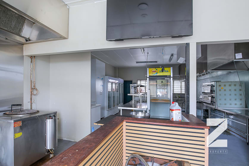 Click to view all images 3-4/1-3 ACHILLES DRIVE Springwood QLD 4127 - Image 3