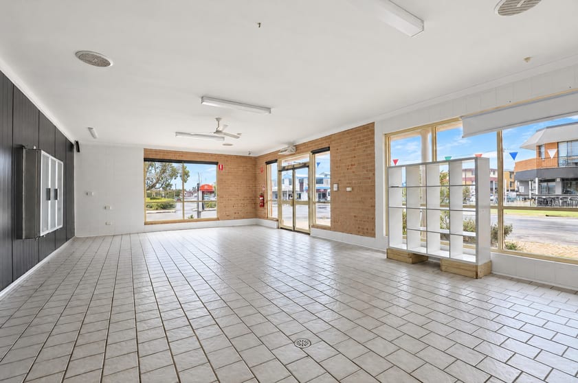 Click to view all images 2/13 Cook Parade Lemon Tree Passage NSW 2319 - Image 1