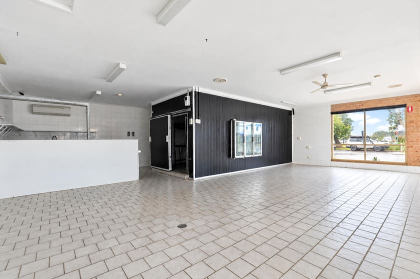 Click to view all images 2/13 Cook Parade Lemon Tree Passage NSW 2319 - Image 2