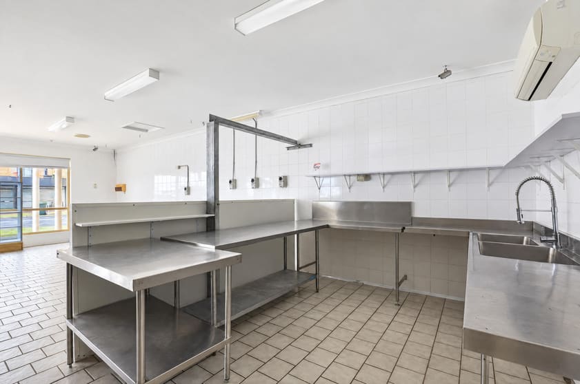 Click to view all images 2/13 Cook Parade Lemon Tree Passage NSW 2319 - Image 3