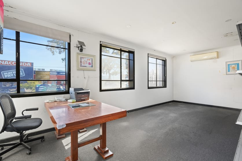 Click to view all images 38 Clarice Road Box Hill South VIC 3128 - Image 3