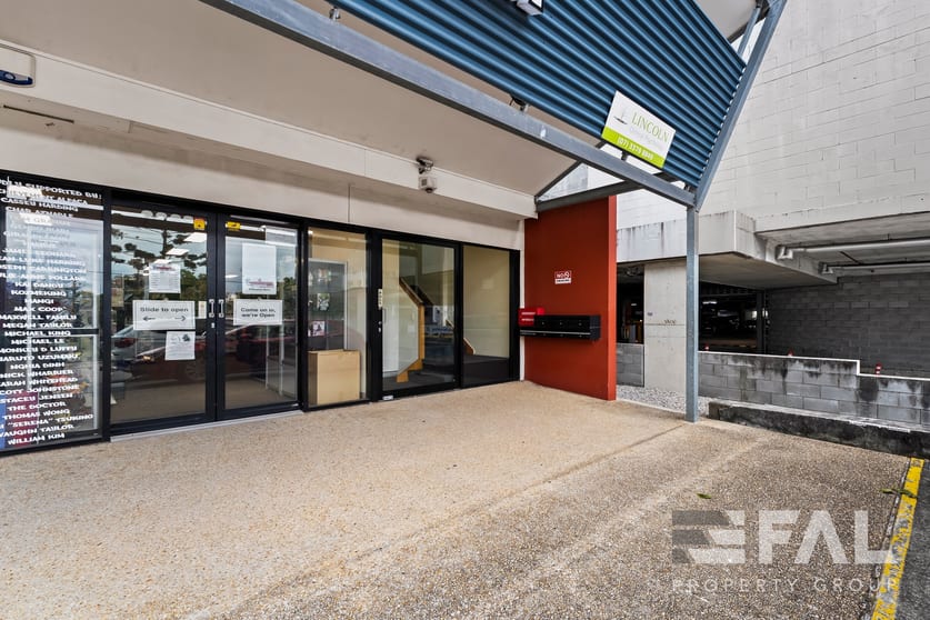 Click to view all images Suite 4/92 Lincoln Street Oxley QLD 4075 - Image 1