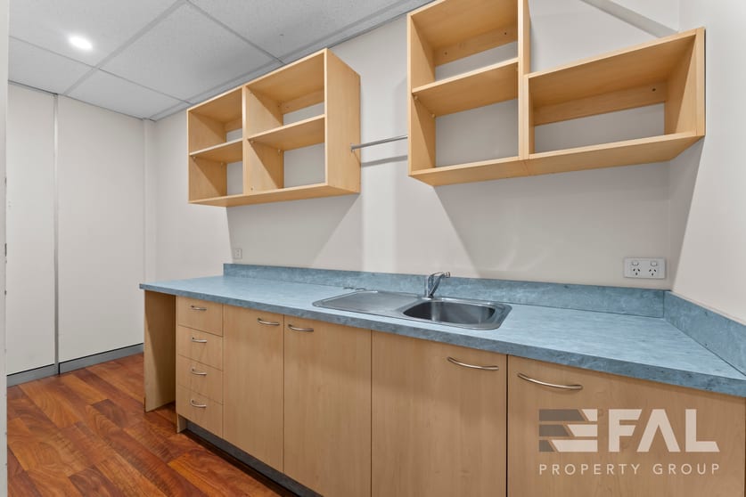 Click to view all images Suite 4/92 Lincoln Street Oxley QLD 4075 - Image 3