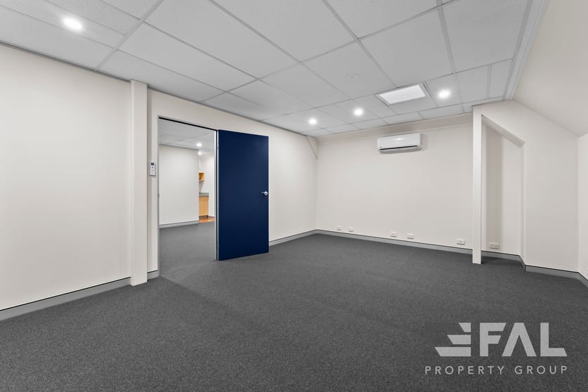 Click to view all images Suite 4/92 Lincoln Street Oxley QLD 4075 - Image 4