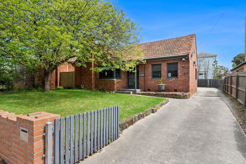 Click to view all images 217 Pakington Street Geelong West VIC 3218 - Image 1