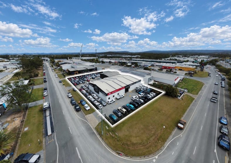 Click to view all images 5 Wrights Place Arundel QLD 4214 - Image 2
