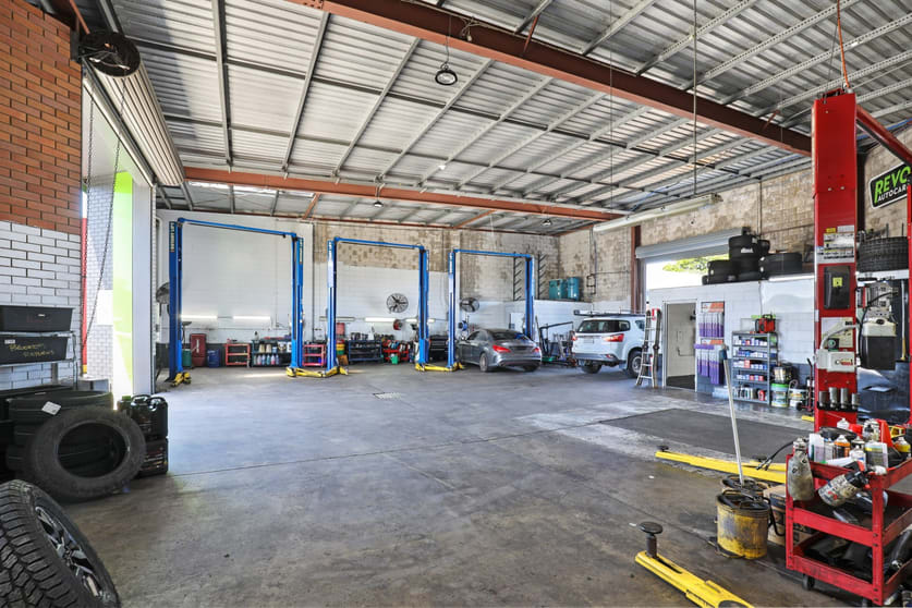 Click to view all images 46 Regent Street Caloundra QLD 4551 - Image 3