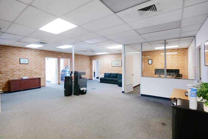 Click to view all images 17-21 Fargo Way Welshpool WA 6106 - Image 3