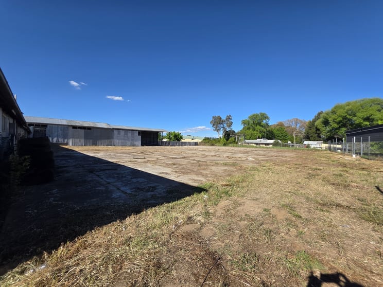 Click to view all images 62 Bant Street South Bathurst NSW 2795 - Image 3