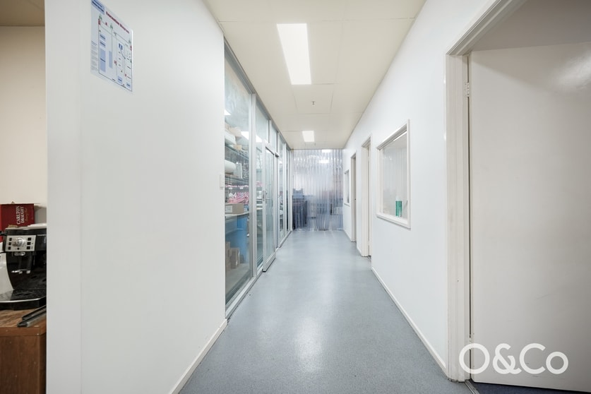 Click to view all images 12 Campbell Street Yarraville VIC 3013 - Image 5