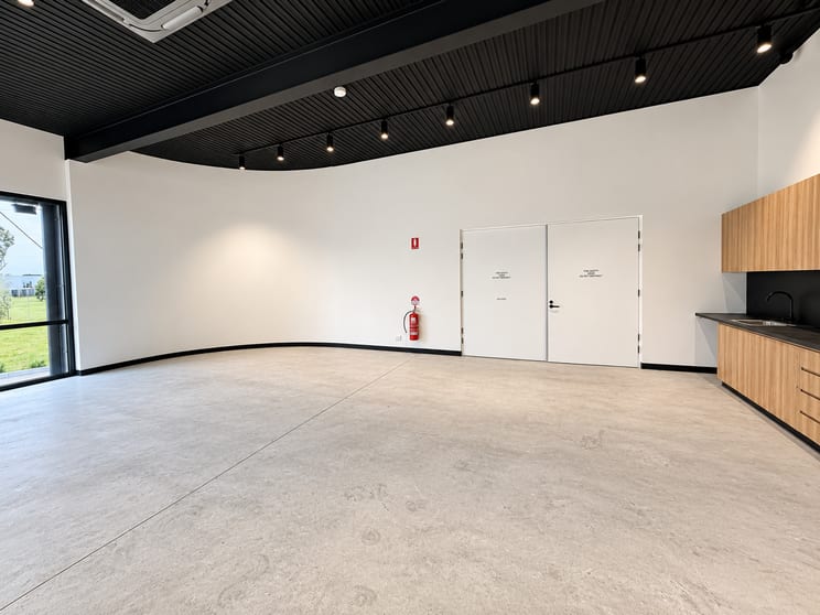 Click to view all images Showroom 1/119 Chesterville Road Moorabbin VIC 3189 - Image 2