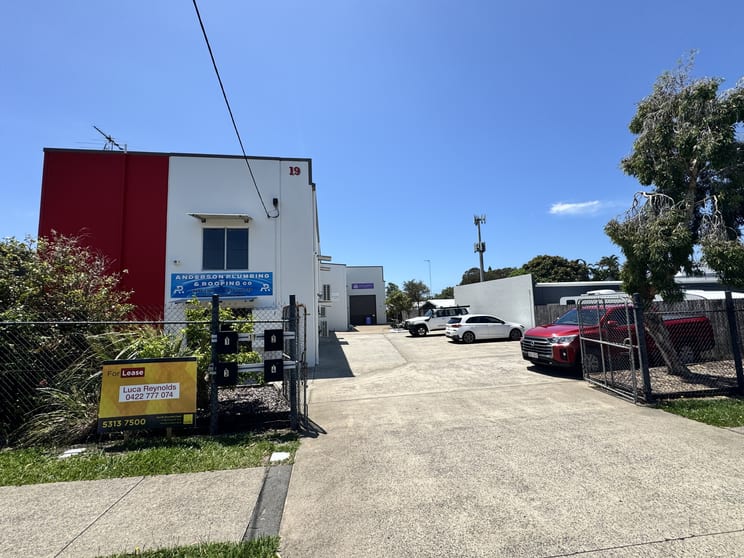 Click to view all images Unit 1/19 Allen Street Moffat Beach QLD 4551 - Image 2