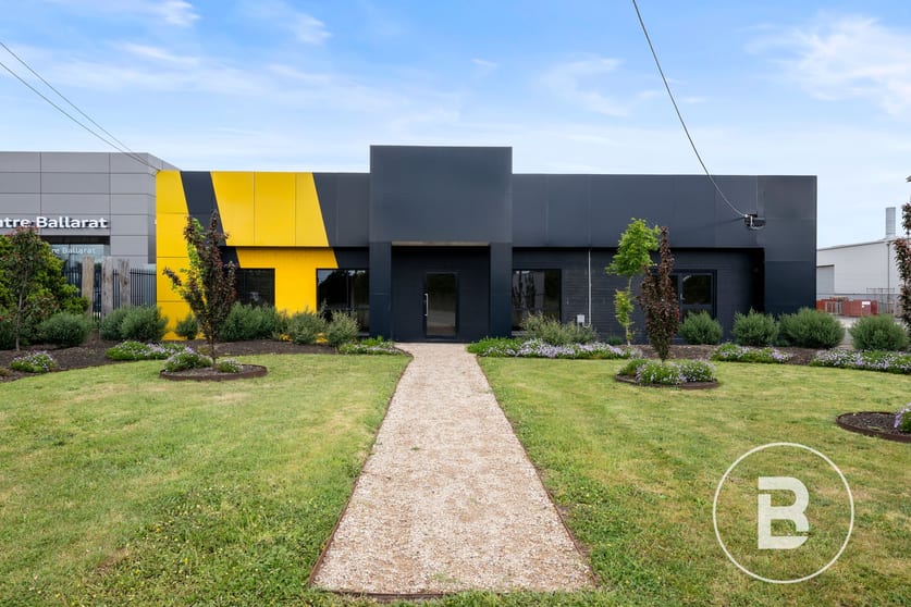 Click to view all images 255 Learmonth Road Wendouree VIC 3355 - Image 2