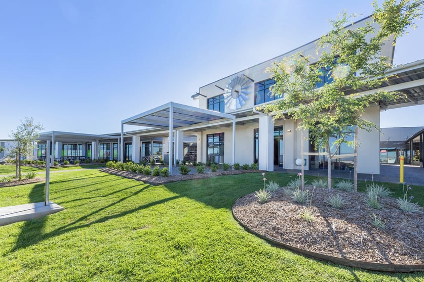 Click to view all images 6 Madiera Drive Tamworth NSW 2340 - Image 2