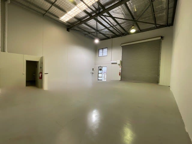 Click to view all images 8 Tomlinson Road Welshpool WA 6106 - Image 2