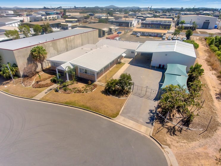 Click to view all images 9 Hilliard Street Gladstone Central QLD 4680 - Image 2
