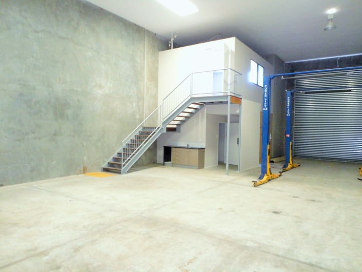 Click to view all images Unit 8/7 Sonia Court Raceview QLD 4305 - Image 2