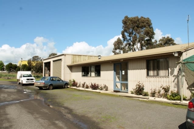 Click to view all images 38 Clark Street Colac VIC 3250 - Image 3