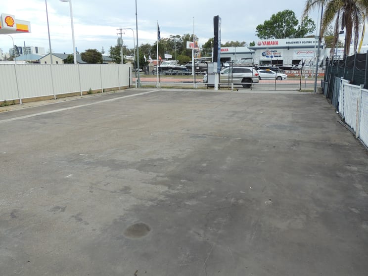 Click to view all images 47 Brisbane Road Biggera Waters QLD 4216 - Image 2