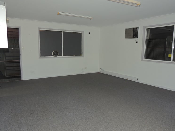Click to view all images 47 Brisbane Road Biggera Waters QLD 4216 - Image 3