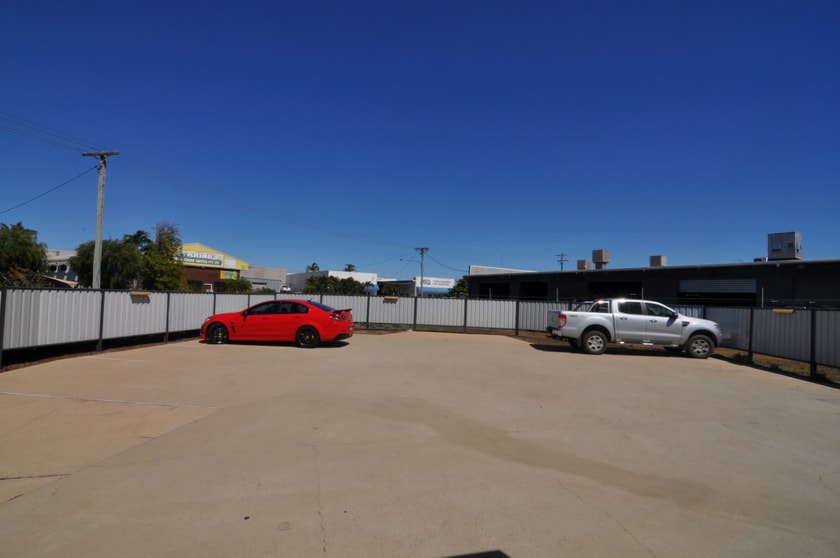 Click to view all images 17 Hugh Ryan Drive Garbutt QLD 4814 - Image 3