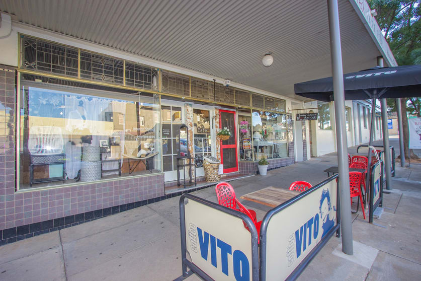 Click to view all images 88-90 East Street Narrandera NSW 2700 - Image 2