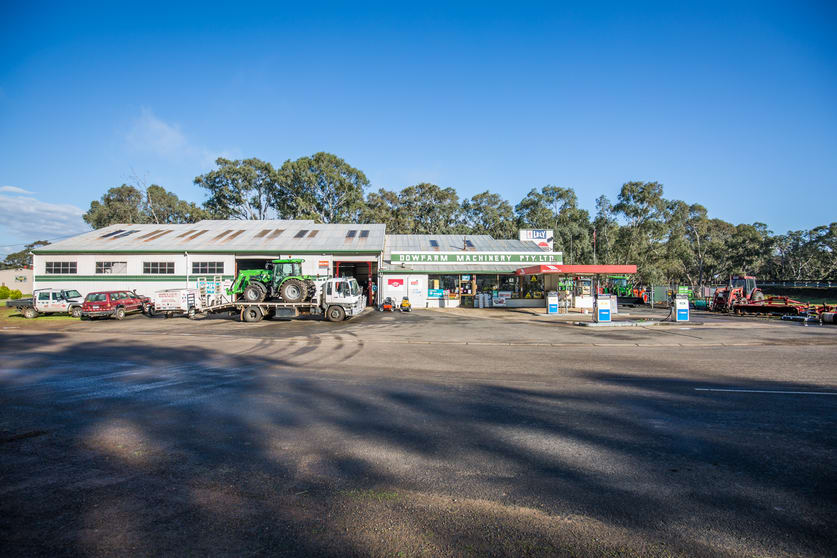 Click to view all images 2 Racecourse Road Casterton VIC 3311 - Image 1