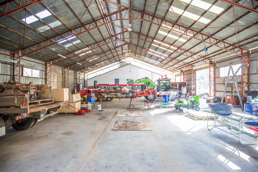 Click to view all images 2 Racecourse Road Casterton VIC 3311 - Image 3